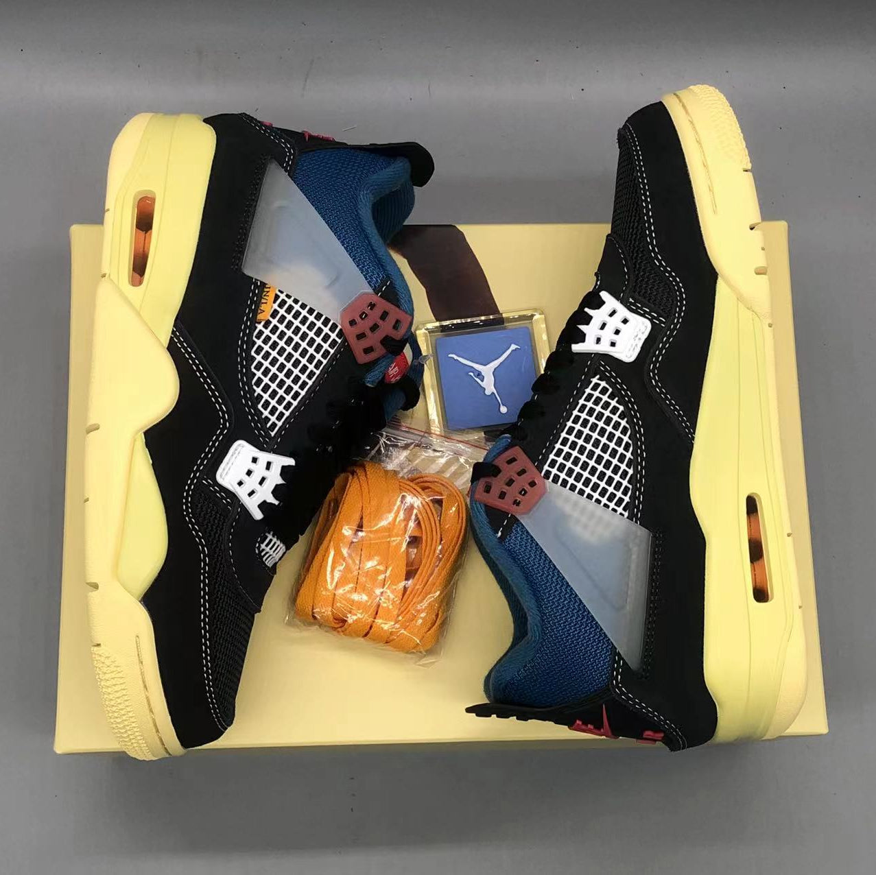 JORDAN 4