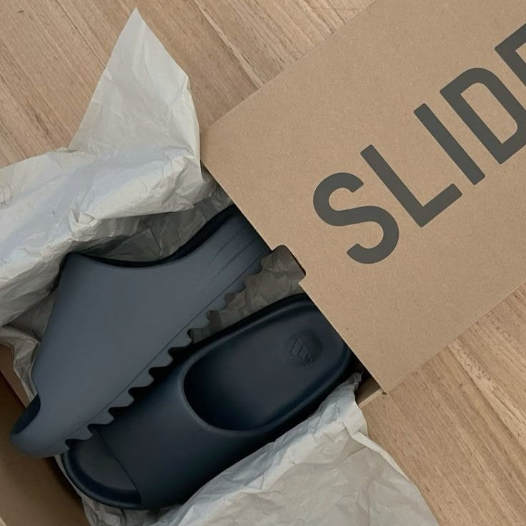 YEEZY SLIDE