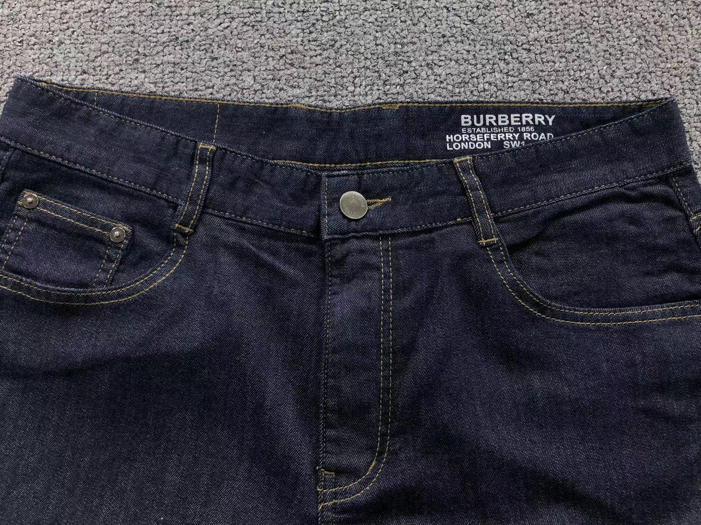JEANS BURBERRY SCURO PANTALONI