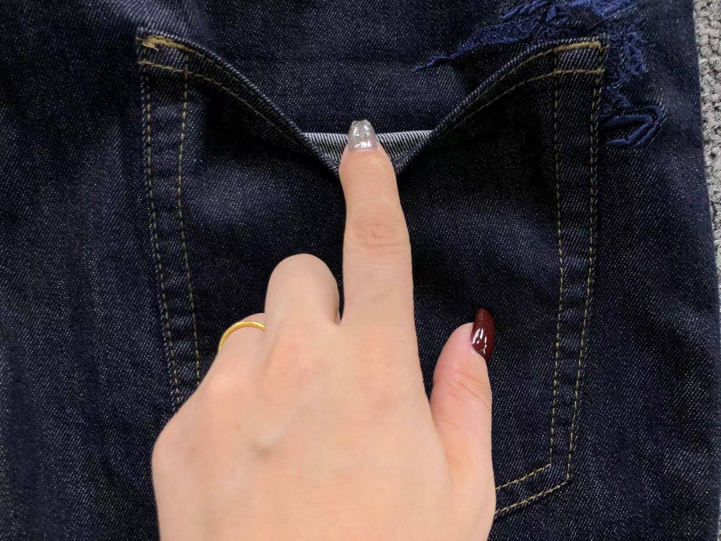 JEANS BURBERRY SCURO PANTALONI