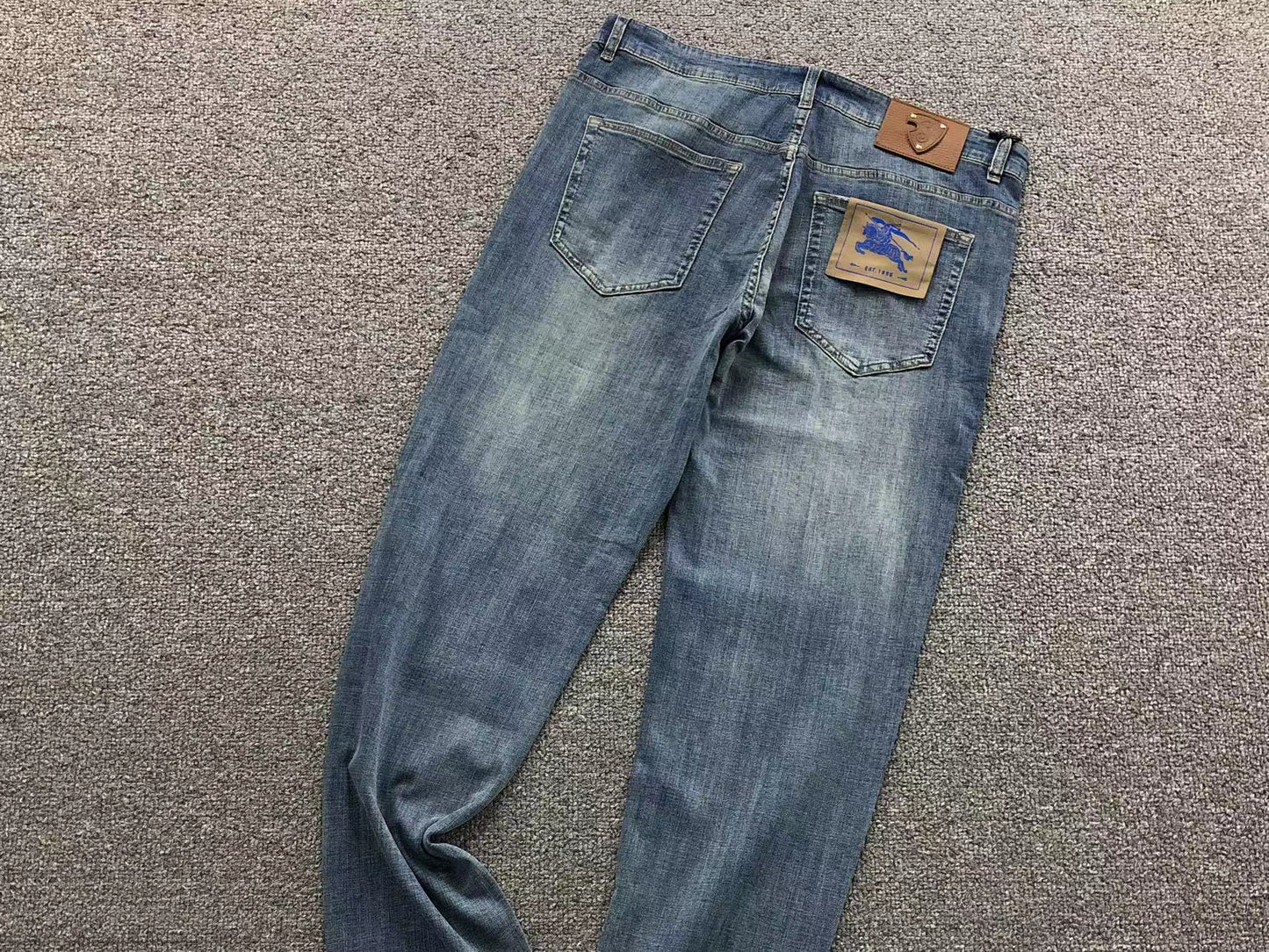 JEANS BURBERRY CHIARO PANTALONI