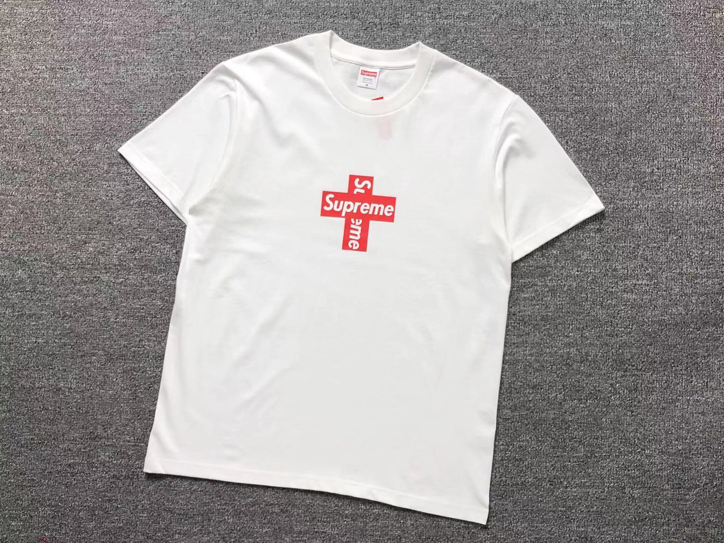T-SHIRT SUPREME
