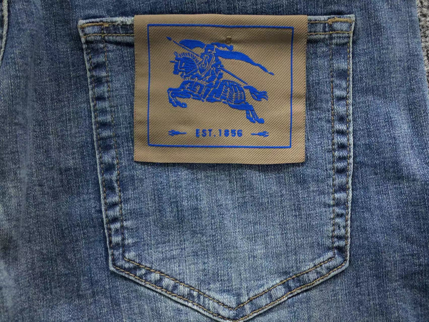 JEANS BURBERRY CHIARO PANTALONI